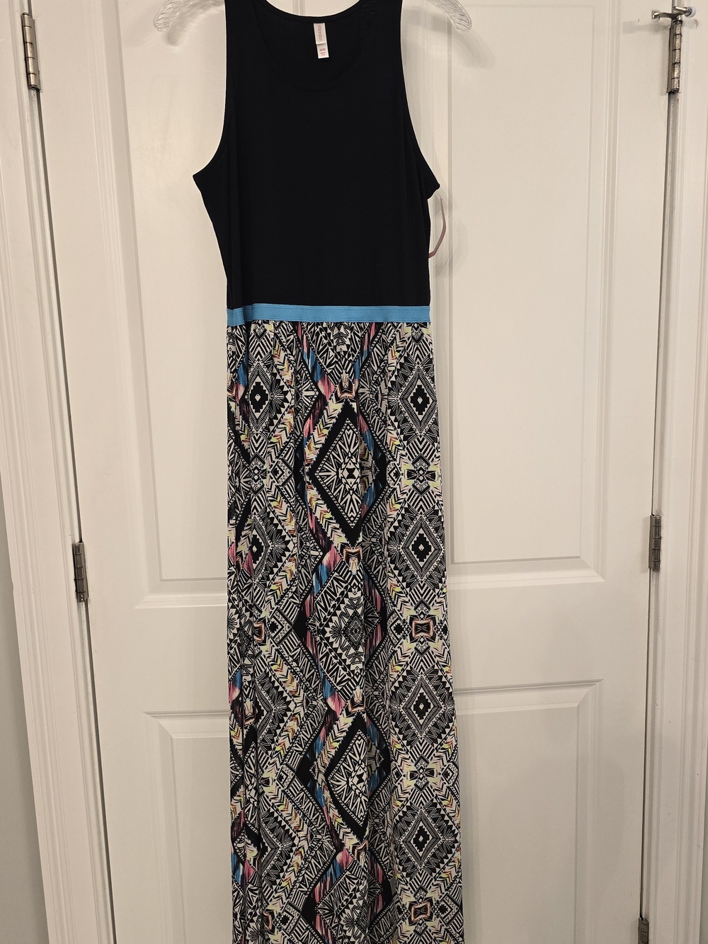 NWT Sleeveless Maxi Dress Black Top Geometric Tribal Print Skirt